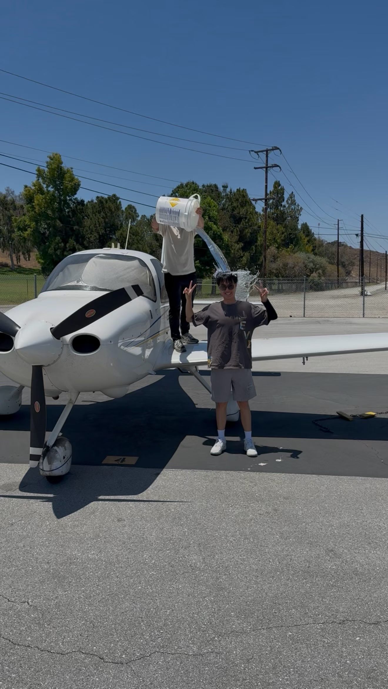 JJC Aviation student celebrating a first solo flight beside the aircraft / JJC 学员完成首次单飞后在飞机旁庆祝